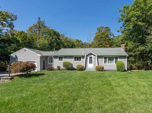 105 W Bacon St, Plainville, MA 02762