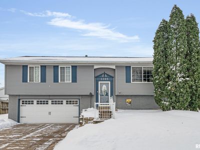 2305 Echodale Dr, Bettendorf, IA, 52722