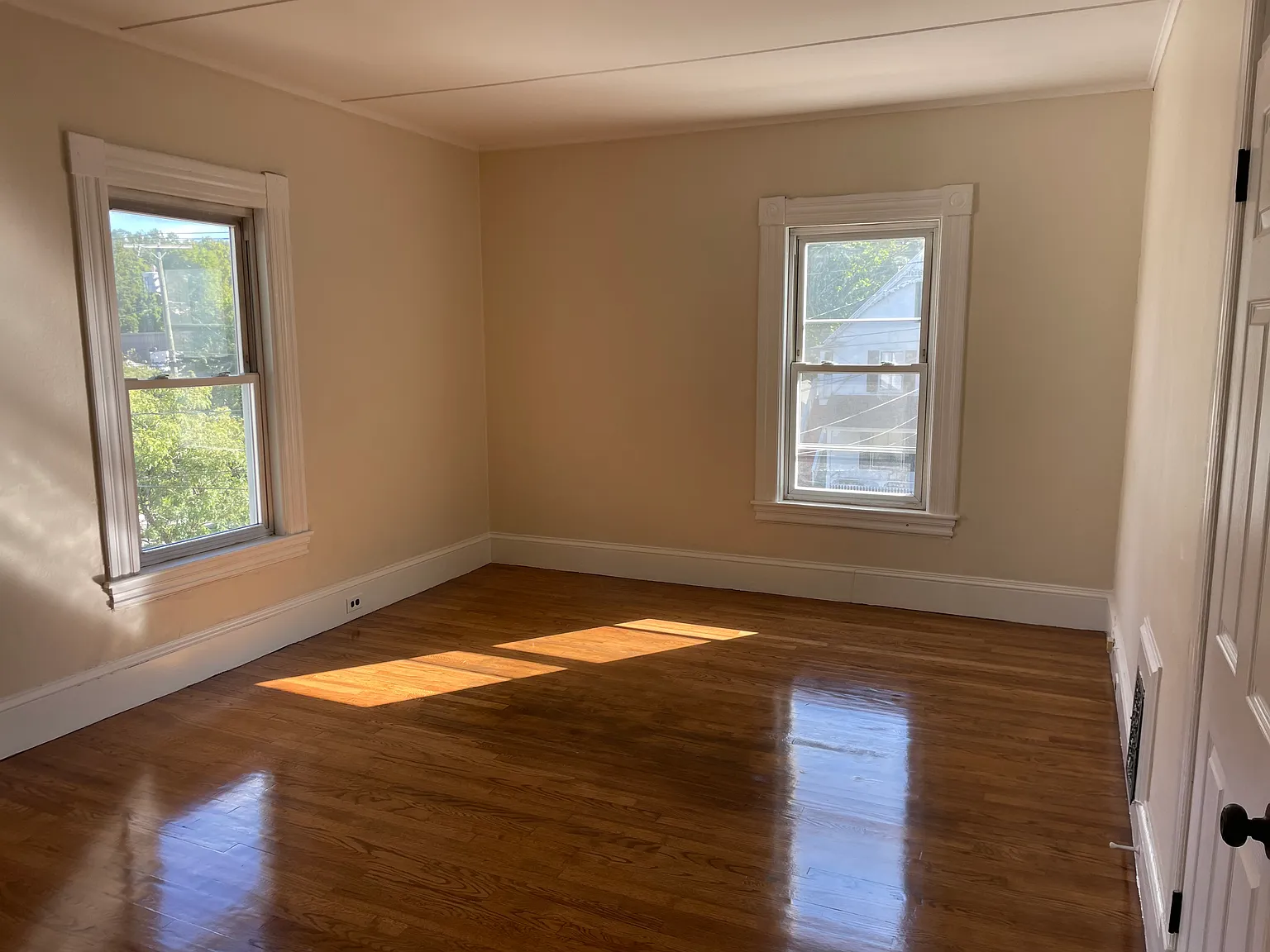 3 bed, 720 sqft, $1,900 — Photo 4