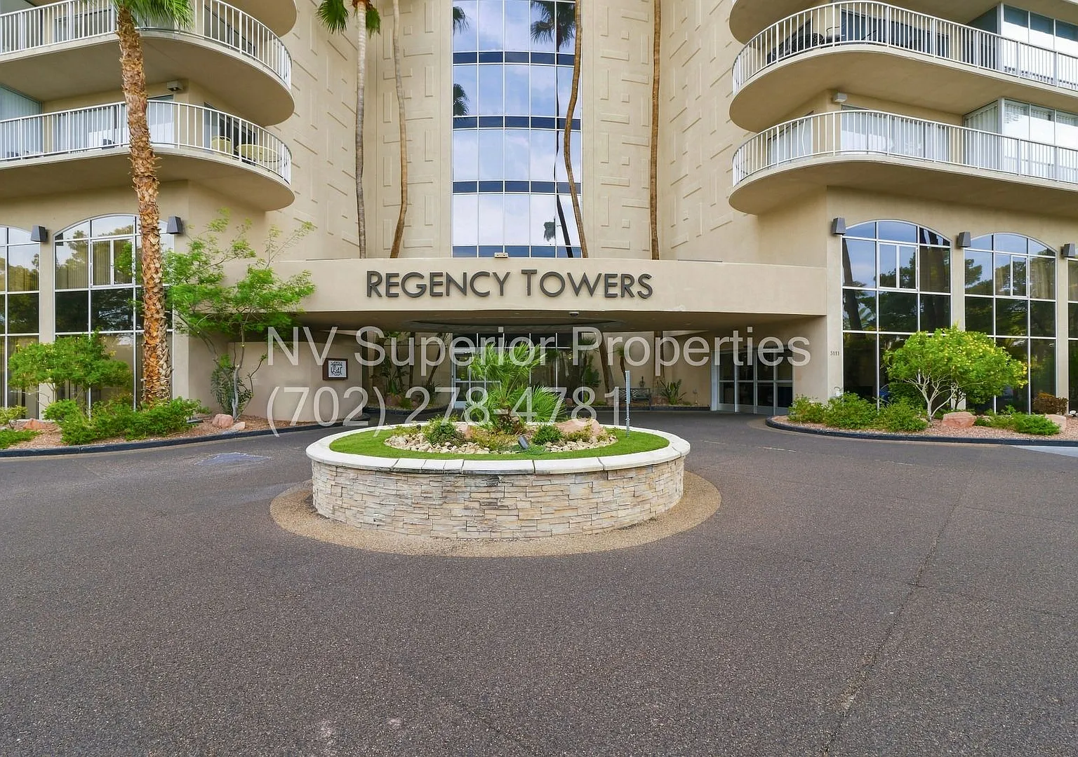 SE!! Regency Towers Guard Gated!! Remodeled!! No Carpet!! Close to Strip and Covention Center!! — Photo 1