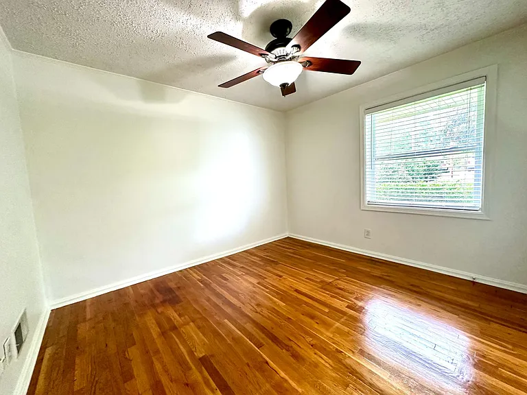 533 Inwood Dr — Photo 8