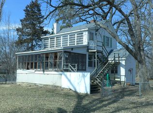 33855 N Lake Shore Dr, Grayslake, IL