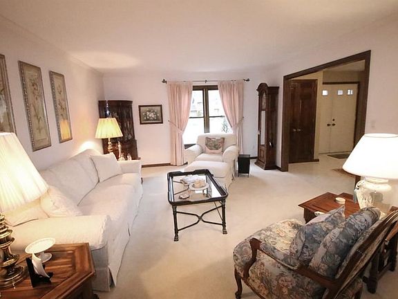 4th image of 1388 Wimbledon Cir