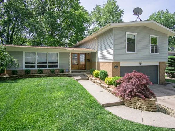 1102 W Ohio St, Glenwood, IL 60425