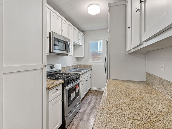 3rd image of 3408 Bellevue Ave #2