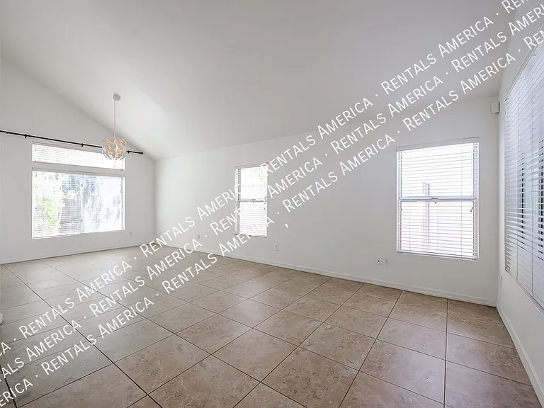 820 N Granada Dr — Photo 8