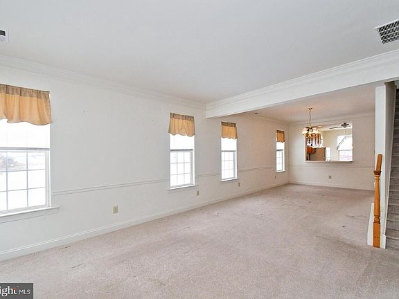 5th image of 425 Ruth Ct