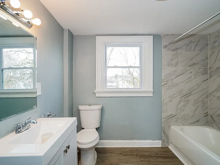 497513_029_bathroom_13559117.jpg