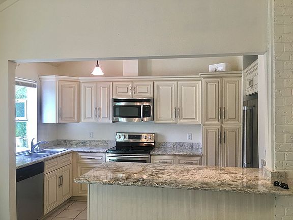 3rd image of 817 Old Metairie Pl