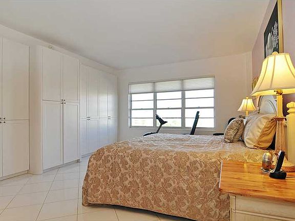 5th image of 9102 W Bay Harbor Dr #6A