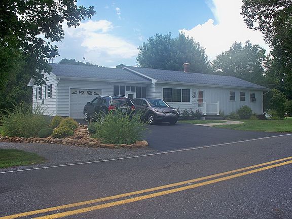 Front & Southeast end/Garage