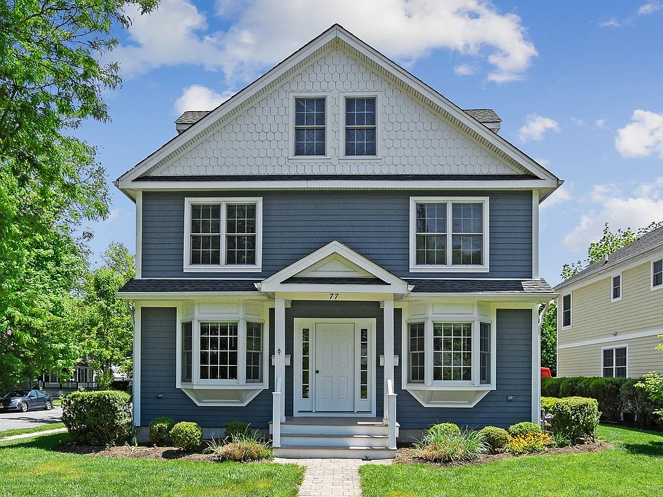 Unit B of 3-level side-by-side duplex townhouse.