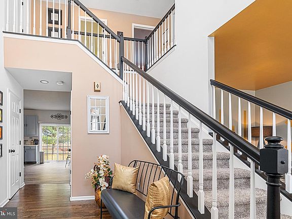 5th image of 19 Howard St