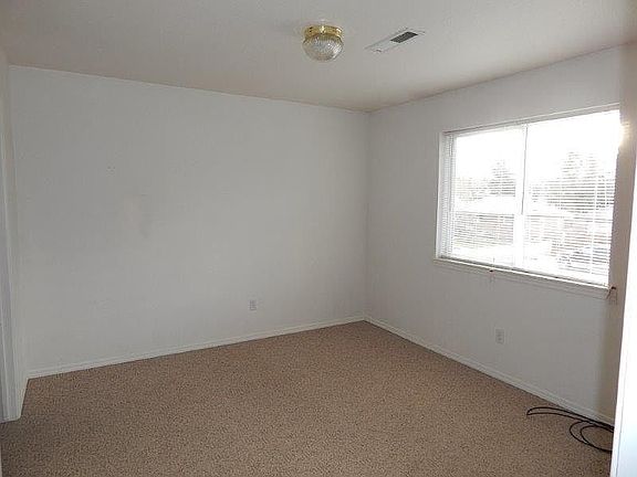 3rd image of 526 Sheridan St