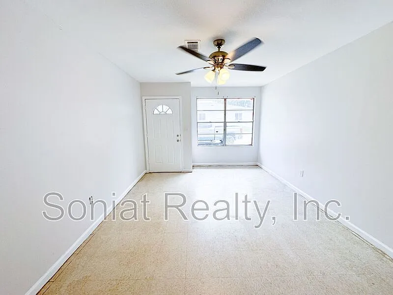 2 bed, 1.0 bath, 1000 sqft, $1,200 — Photo 3
