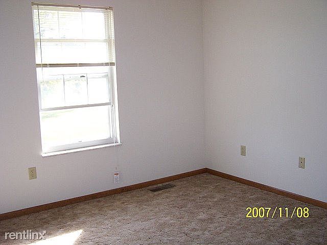 Collinsville Road 407- Bedroom