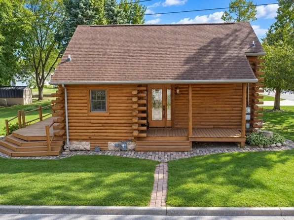 525 N 7th St, Winneconne, WI 54986