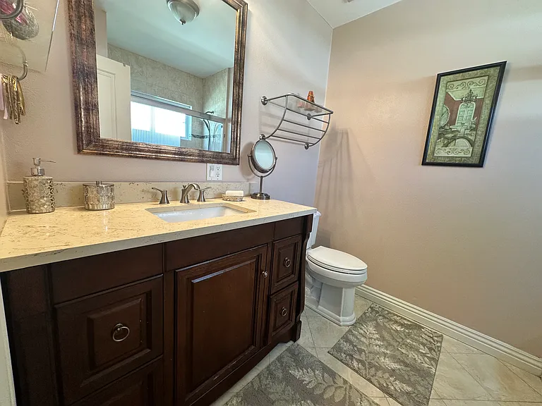 2048 N Screenland Dr — Photo 18