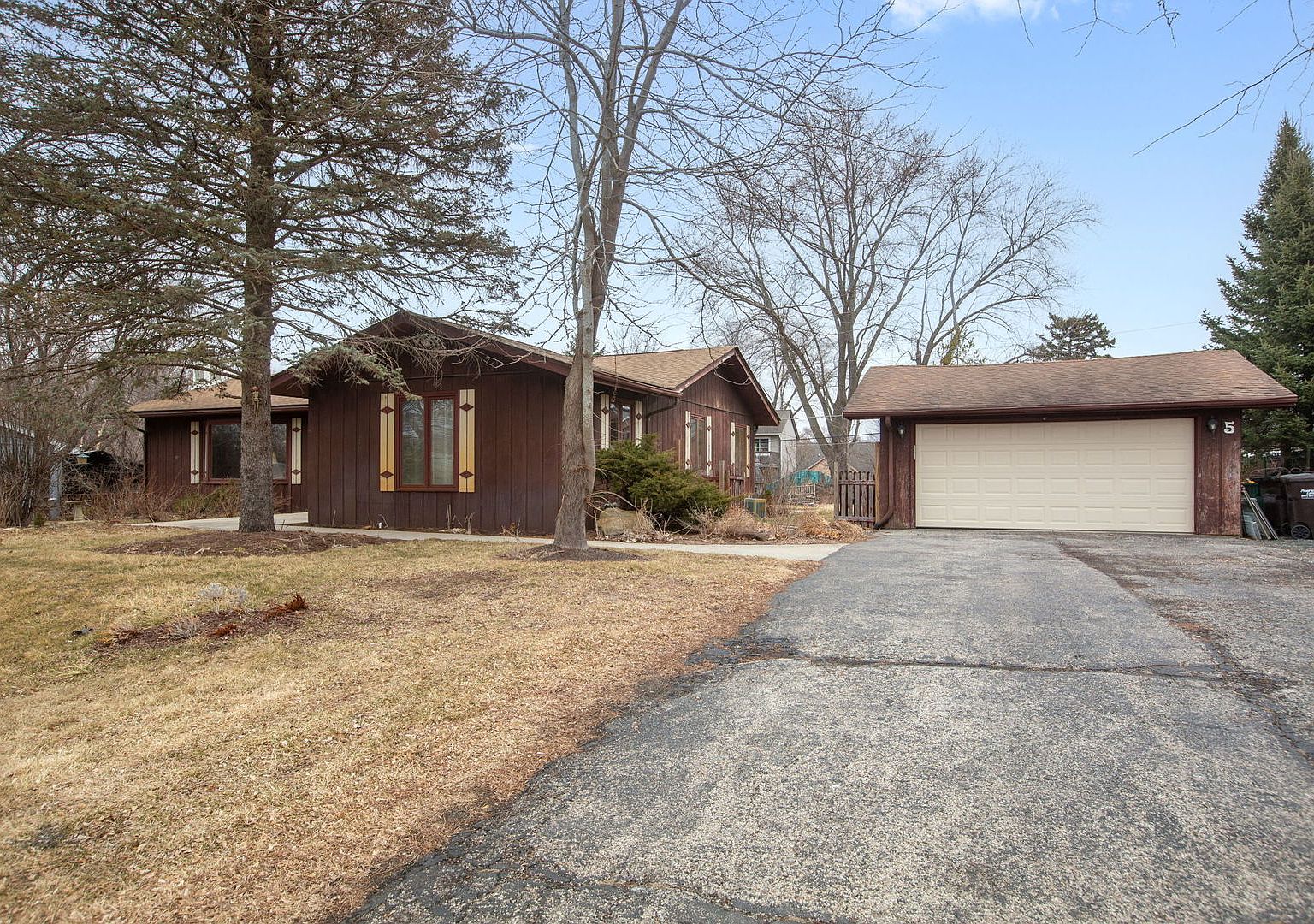 5 Echo Hill Rd, Oakwood Hills, IL 60013 | MLS #12579749 | Zillow