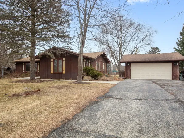 5 Echo Hill Rd, Oakwood Hills, IL 60013