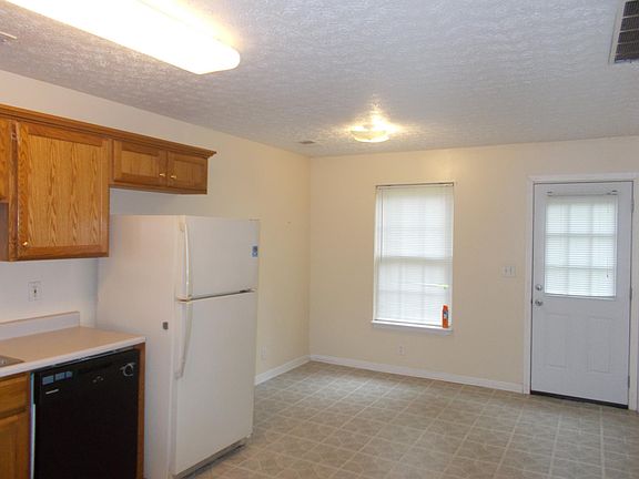 4th image of 141 Gray Hill Ct
