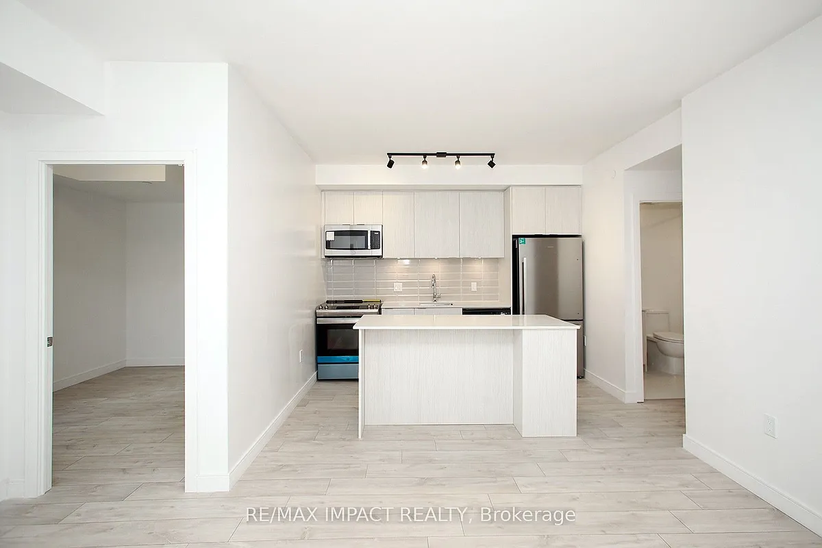 Building Photo - 174 Clonmore Dr #6