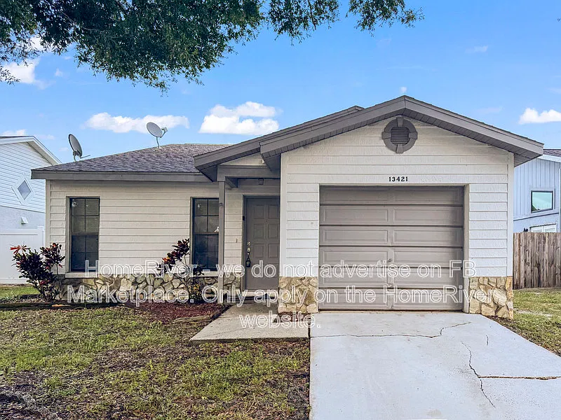 3 bed, 2.0 bath, 1264 sqft, $1,945 — Photo 3