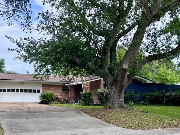 114 20th Ave N, Texas City, TX 77590