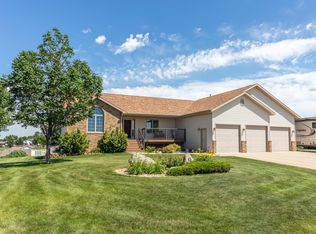 2300 W View Pl SE, Mandan, ND 58554