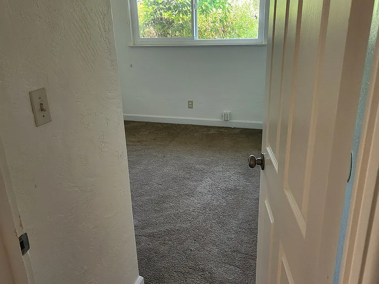 2420 E Pontiac Way — Photo 32