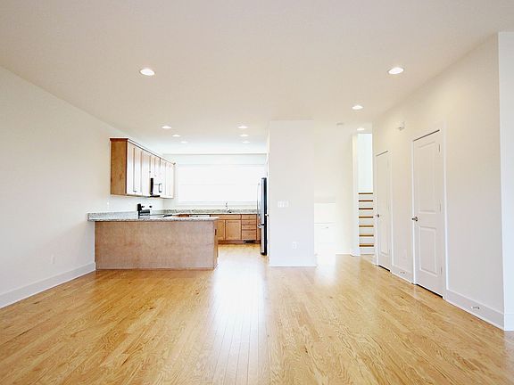 3rd image of 5359 Ashlar Ave