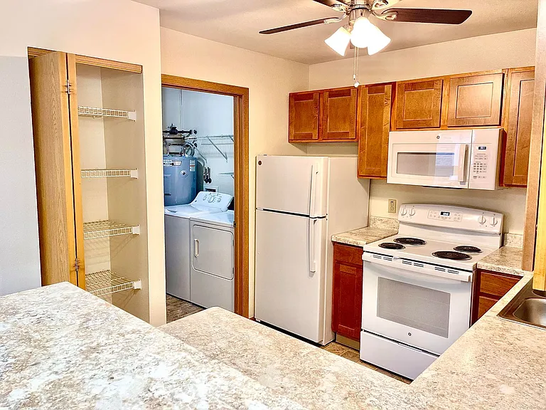 Stone Creek Apartments — Photo 28