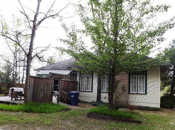 3rd image of 215 W McLellan St