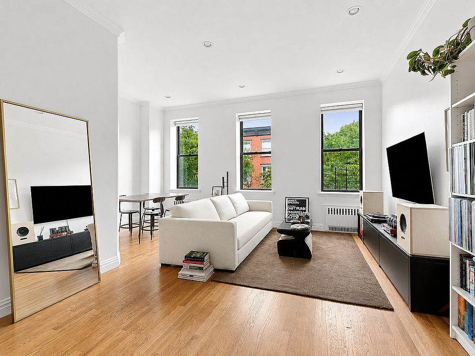 1st image of 564 Henry St #3