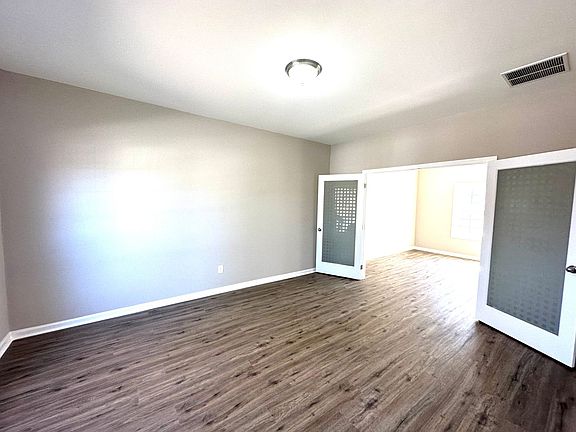 3rd image of 1088 Fountain Lakes Ct