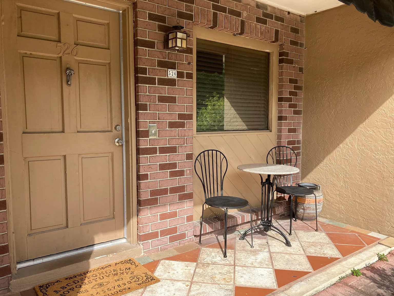 2 bed, 900 sqft, $1,600 — Photo 4