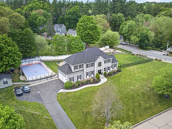 4th image of 1 Fairbanks Ln