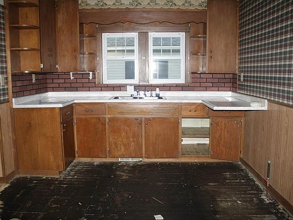 5th image of 708 Olive St