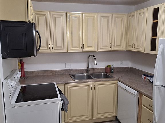 4th image of 3886 Parklane Dr
