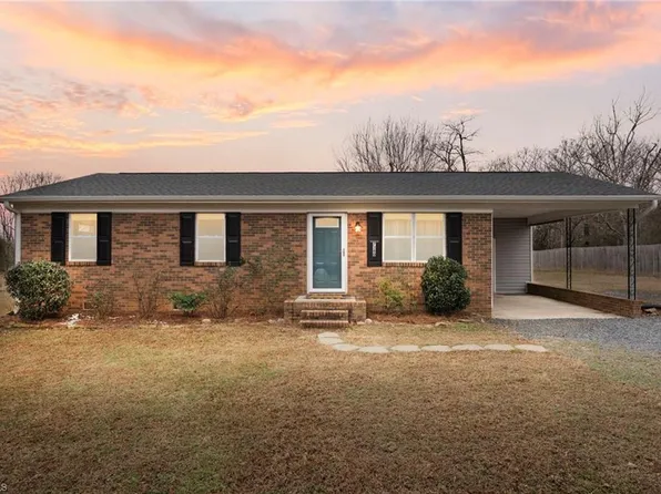 7380 Plunkett Rd, Belews Creek, NC 27009