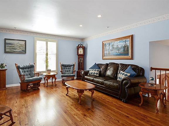 3rd image of 2210 Kingston Dr