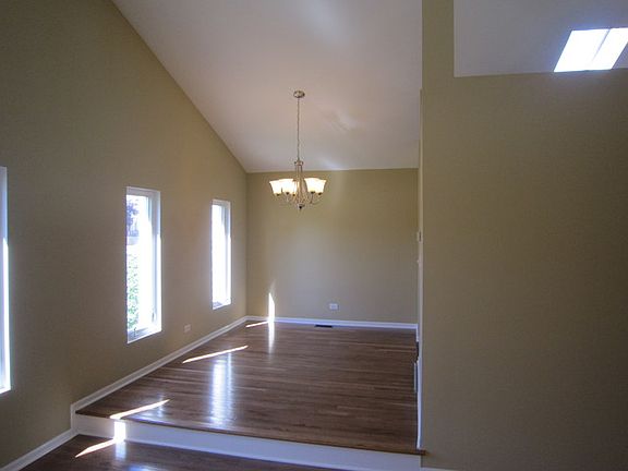 5th image of 293 Bensley Ave