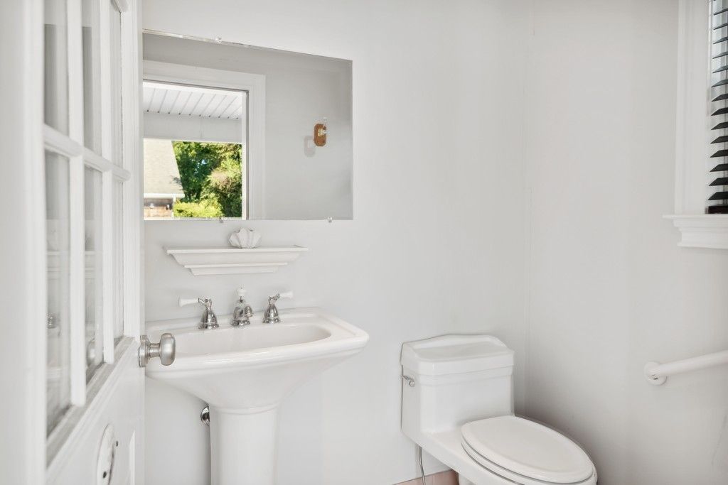  half bath to pool area