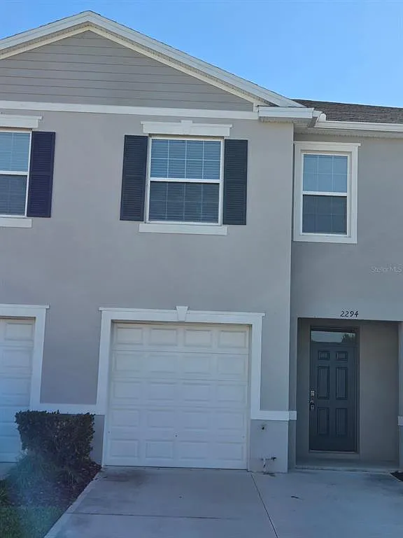 3 bed, 2.5 bath, 1676 sqft, $2,000 — Photo 2