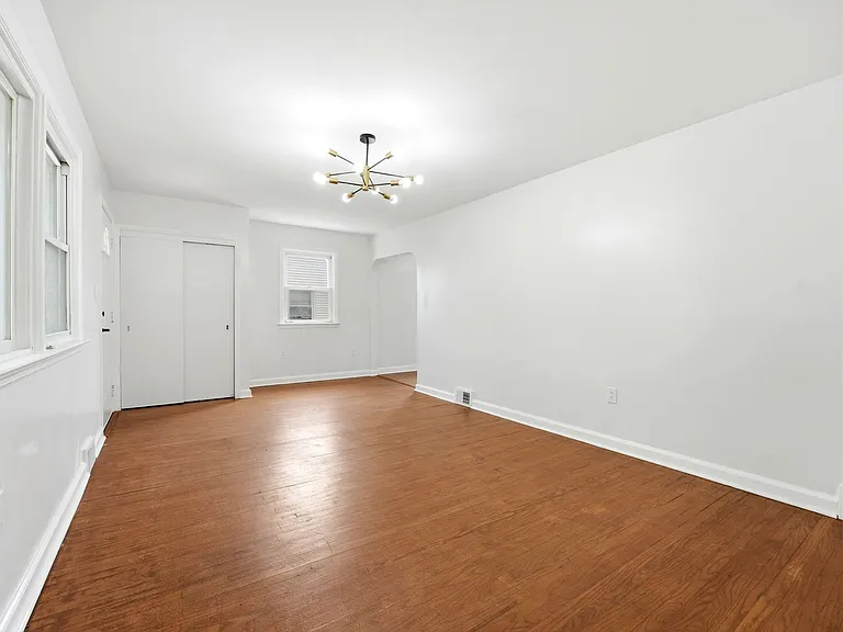 120 Webster Ave — Photo 12