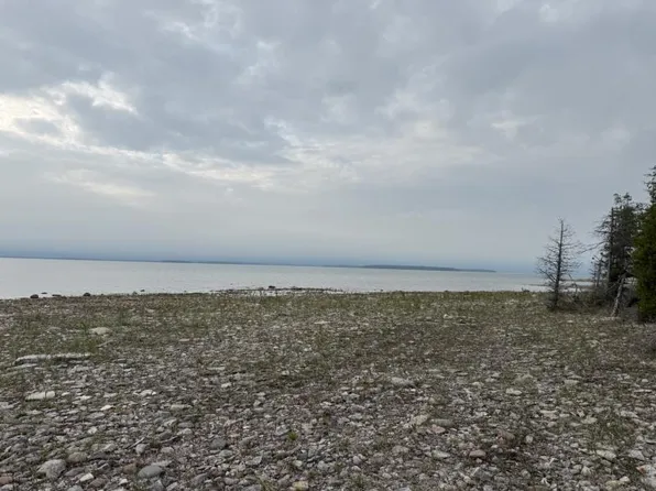 33832 S Dix Point Rd, Drummond Island, MI 49726