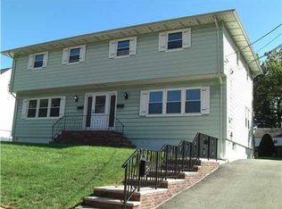 10 Blossom St, Edison, NJ 08817