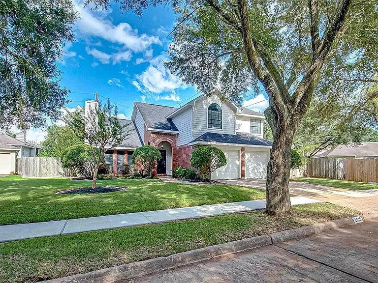 2615 Woodstream Blvd — Photo 1