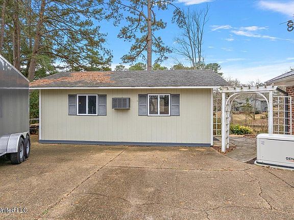 4th image of 489 Cheyenne Ln