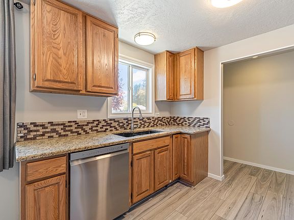 4th image of 2639 NE Harvey Ln #1